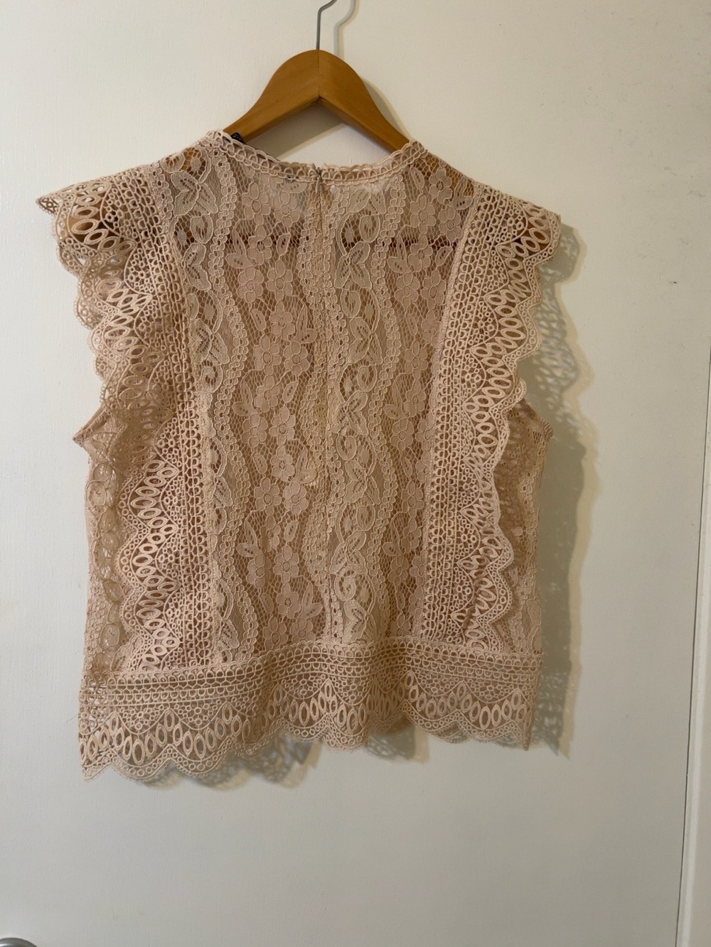 Zara Lace Crochet Flutter Sleeve Top Size Large - Picture 2 of 3